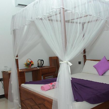 Bed and Breakfast Maduranga N Guest à Mirissa Extérieur photo
