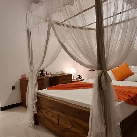 Bed and Breakfast Maduranga N Guest à Mirissa Extérieur photo