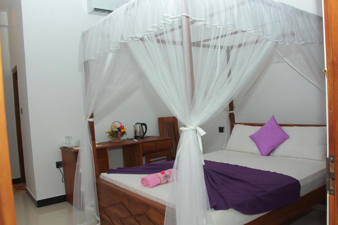 Bed and Breakfast Maduranga N Guest à Mirissa Extérieur photo