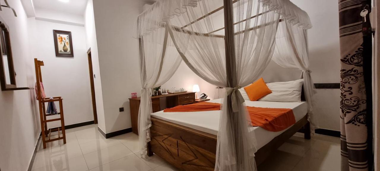 Bed and Breakfast Maduranga N Guest à Mirissa Extérieur photo