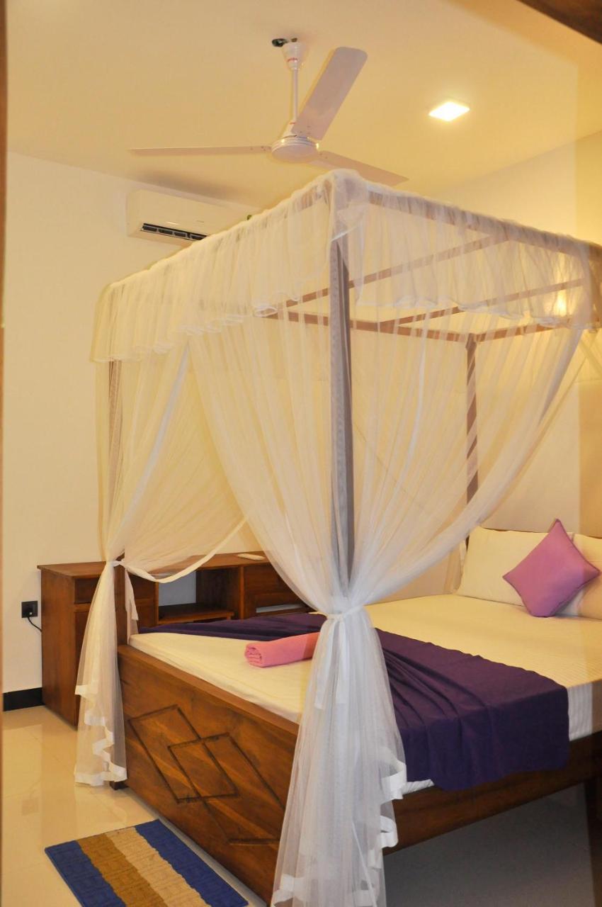 Bed and Breakfast Maduranga N Guest à Mirissa Extérieur photo