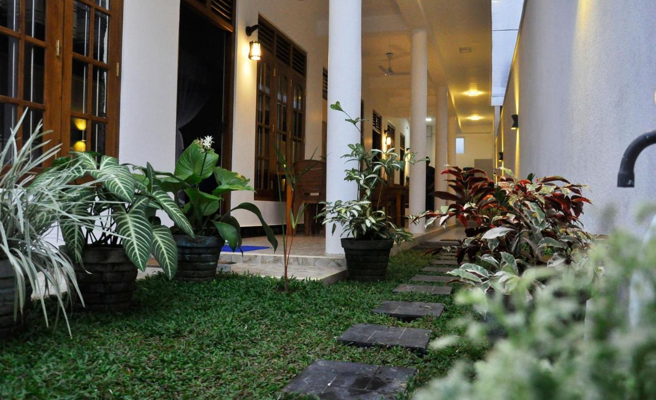 Bed and Breakfast Maduranga N Guest à Mirissa Extérieur photo
