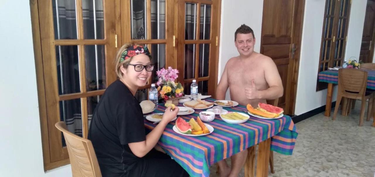 Bed and Breakfast Maduranga N Guest à Mirissa Extérieur photo