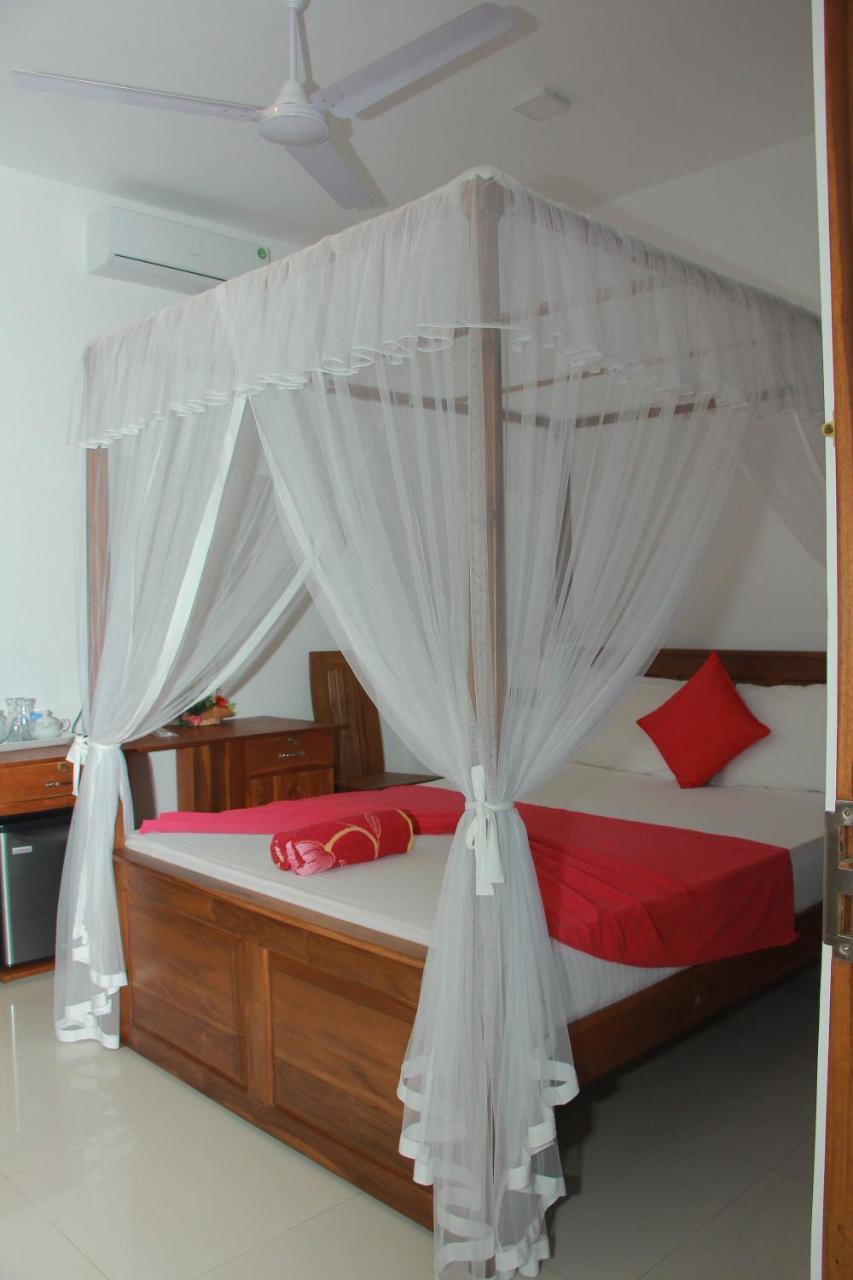 Bed and Breakfast Maduranga N Guest à Mirissa Extérieur photo