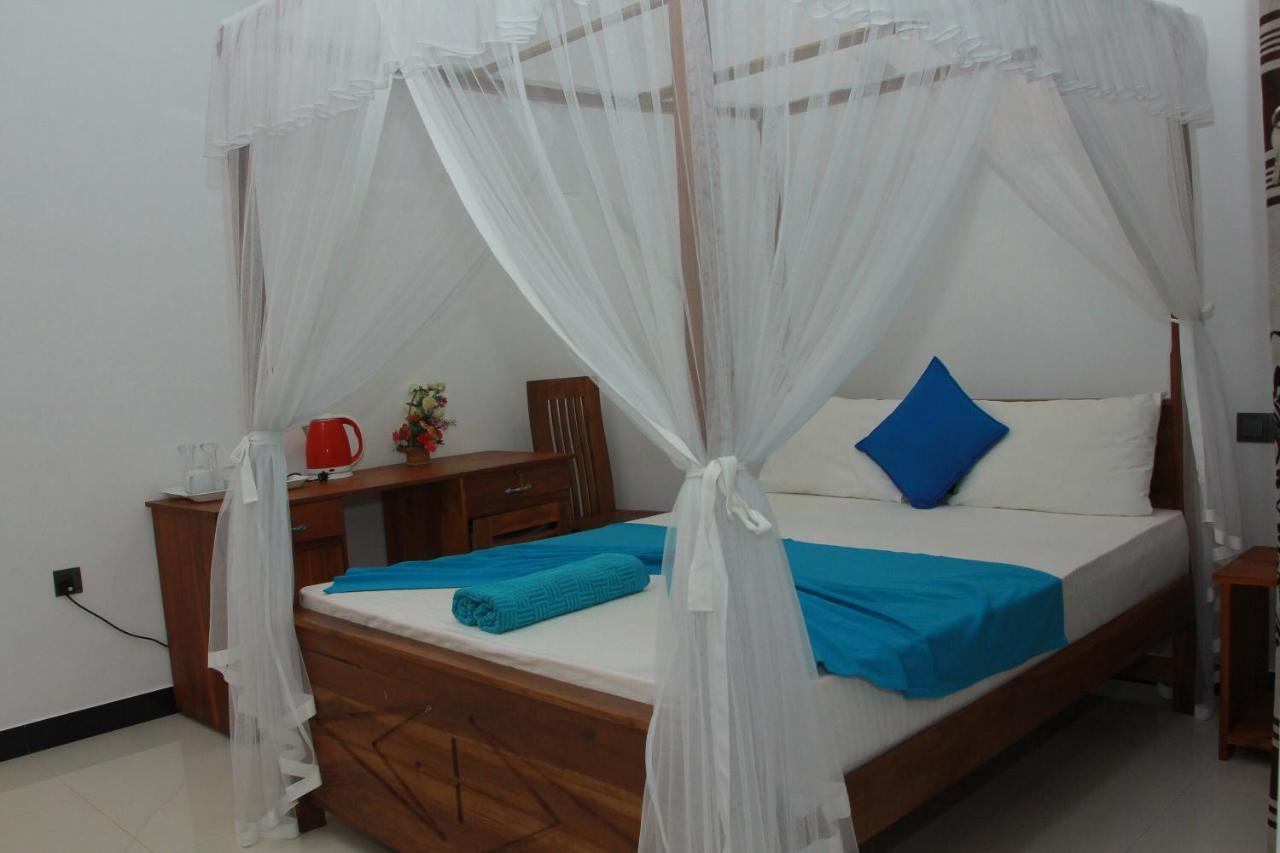 Bed and Breakfast Maduranga N Guest à Mirissa Extérieur photo