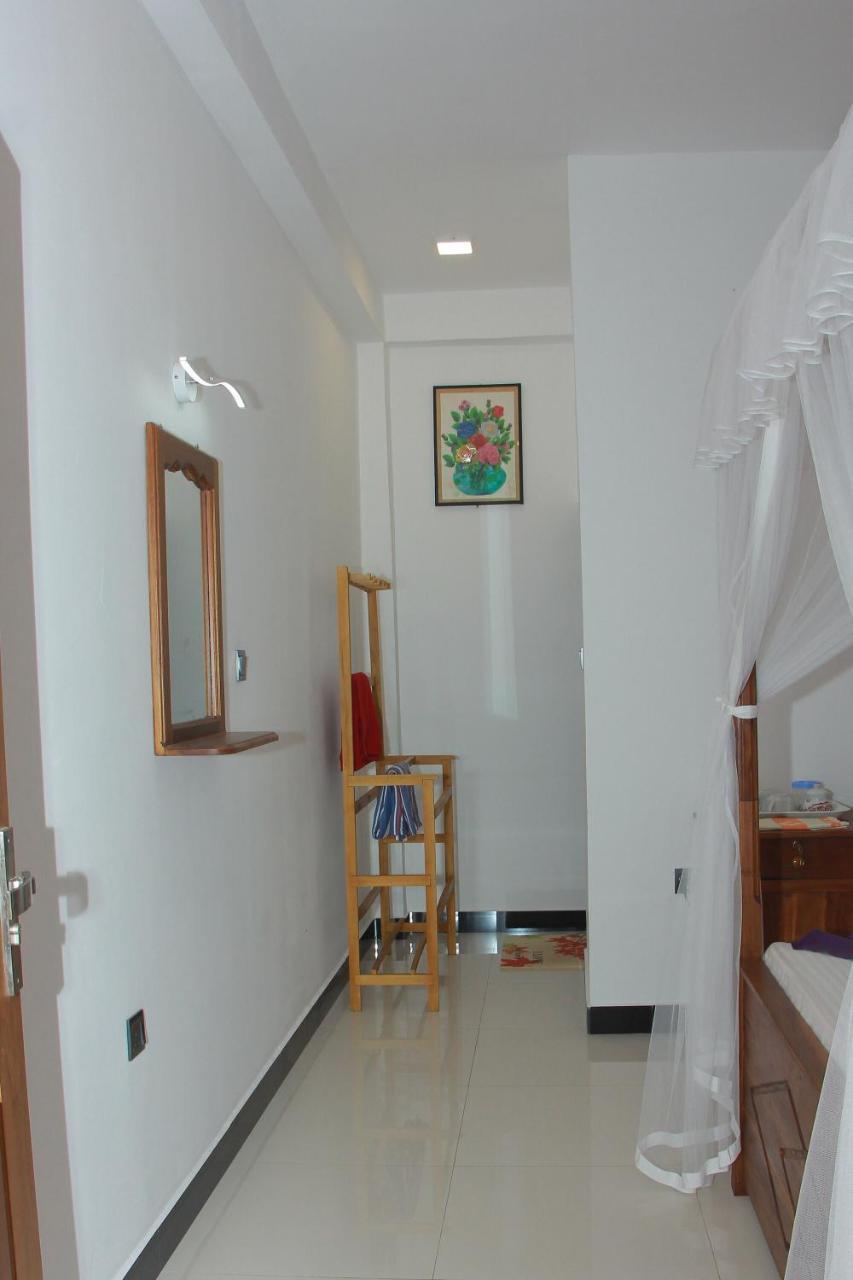 Bed and Breakfast Maduranga N Guest à Mirissa Extérieur photo