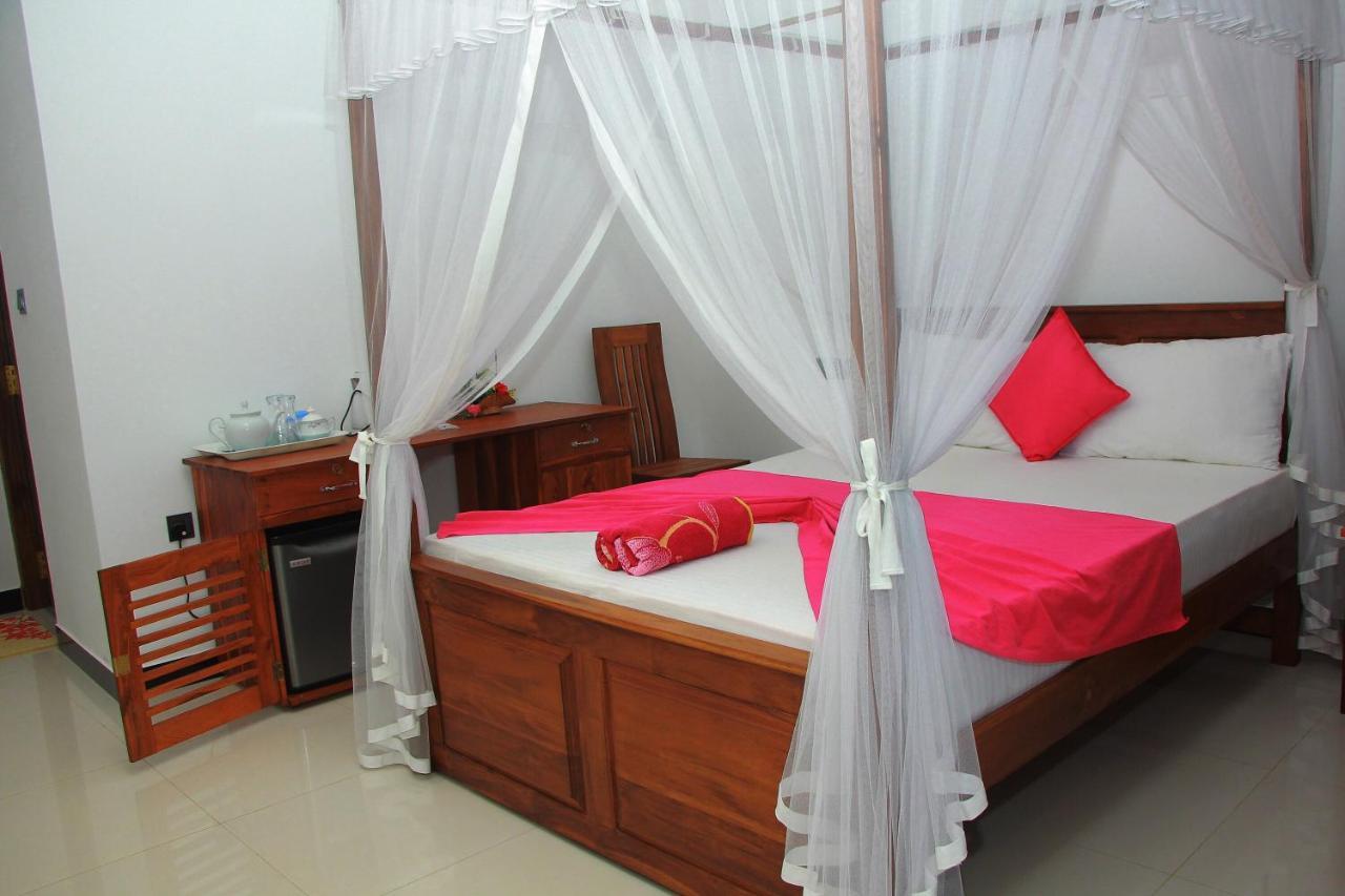 Bed and Breakfast Maduranga N Guest à Mirissa Extérieur photo